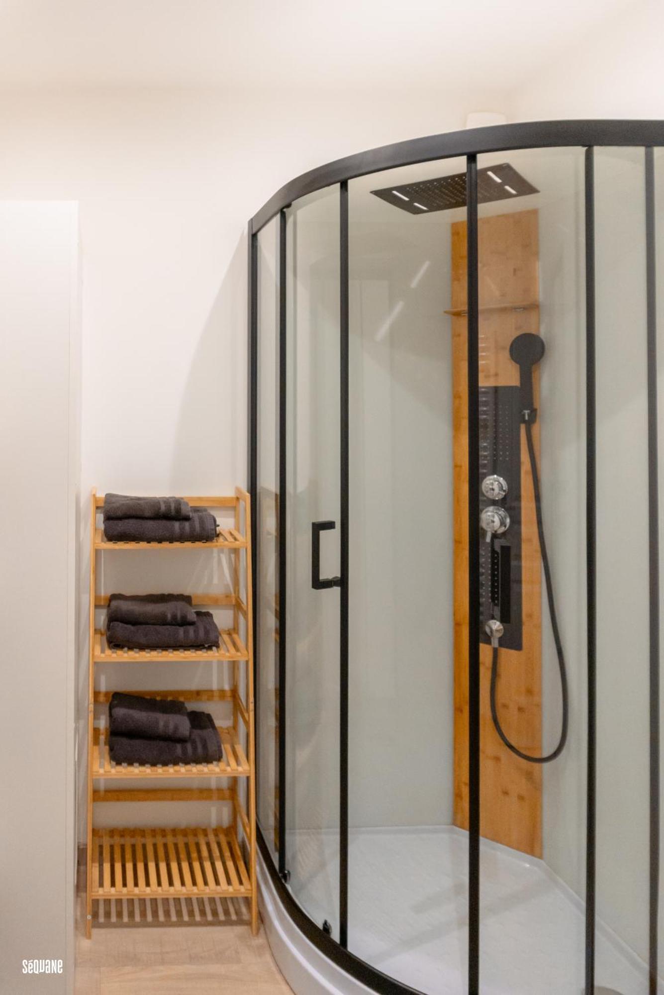 Apartment Hypercentre, Spacieux, Authentique - Le Saugeais