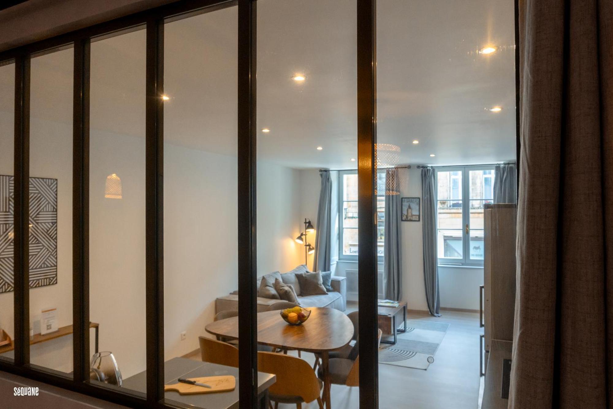 Apartment Hypercentre, Spacieux, Authentique - Le Saugeais